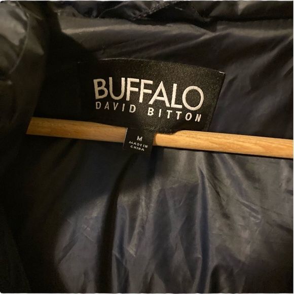 Buffalo size medium puffer vest / navy - perfect condition - Picture 4 of 8